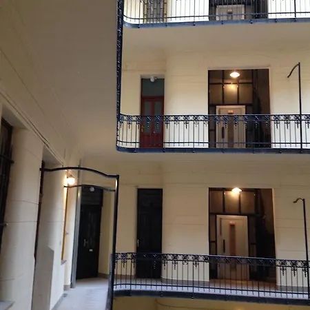 Elizabeth Apartment *